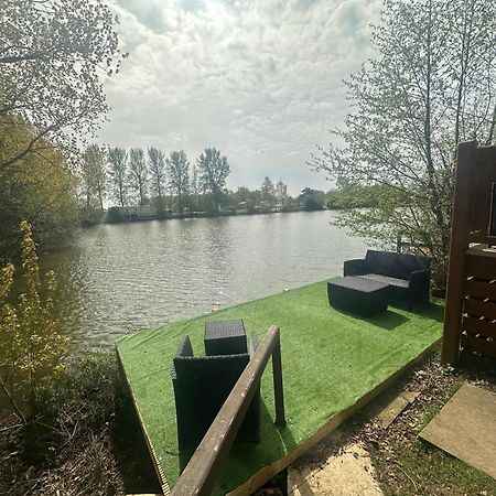 Rudd Lake Luxury Lakeside Lodge With Fishing & Hot Tub@Tattershall Exteriér fotografie