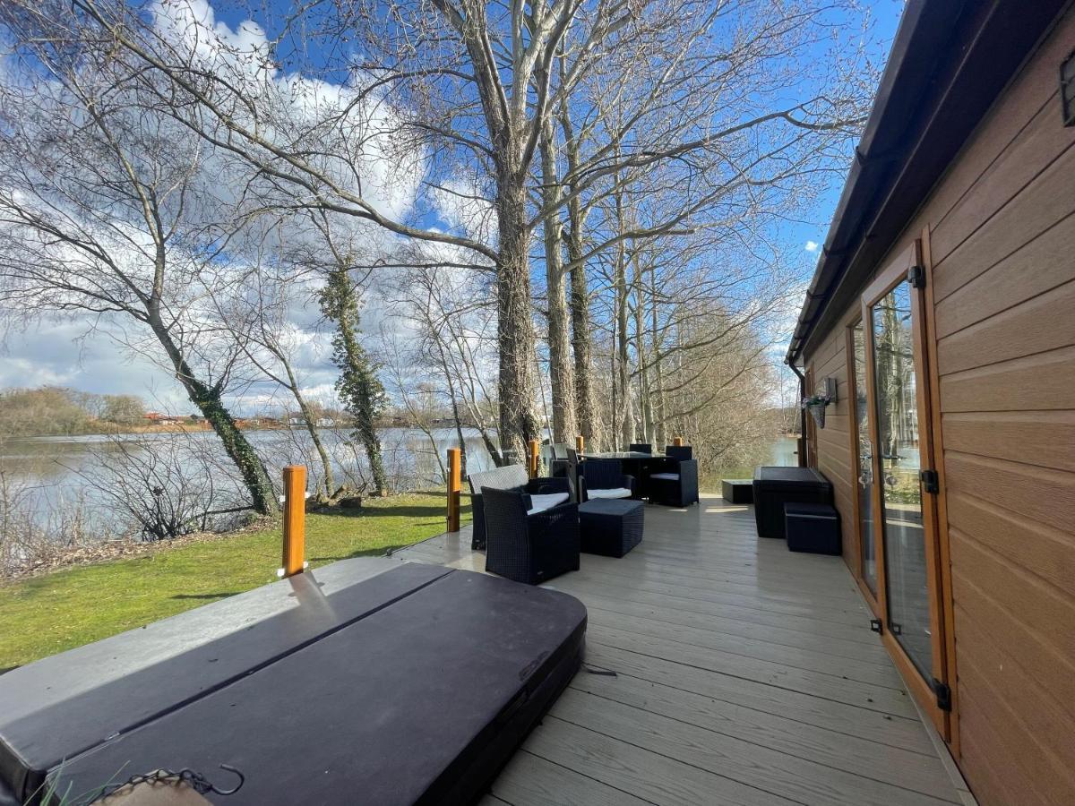 Rudd Lake Luxury Lakeside Lodge With Fishing & Hot Tub@Tattershall Exteriér fotografie