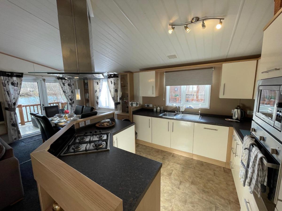 Rudd Lake Luxury Lakeside Lodge With Fishing & Hot Tub@Tattershall Exteriér fotografie