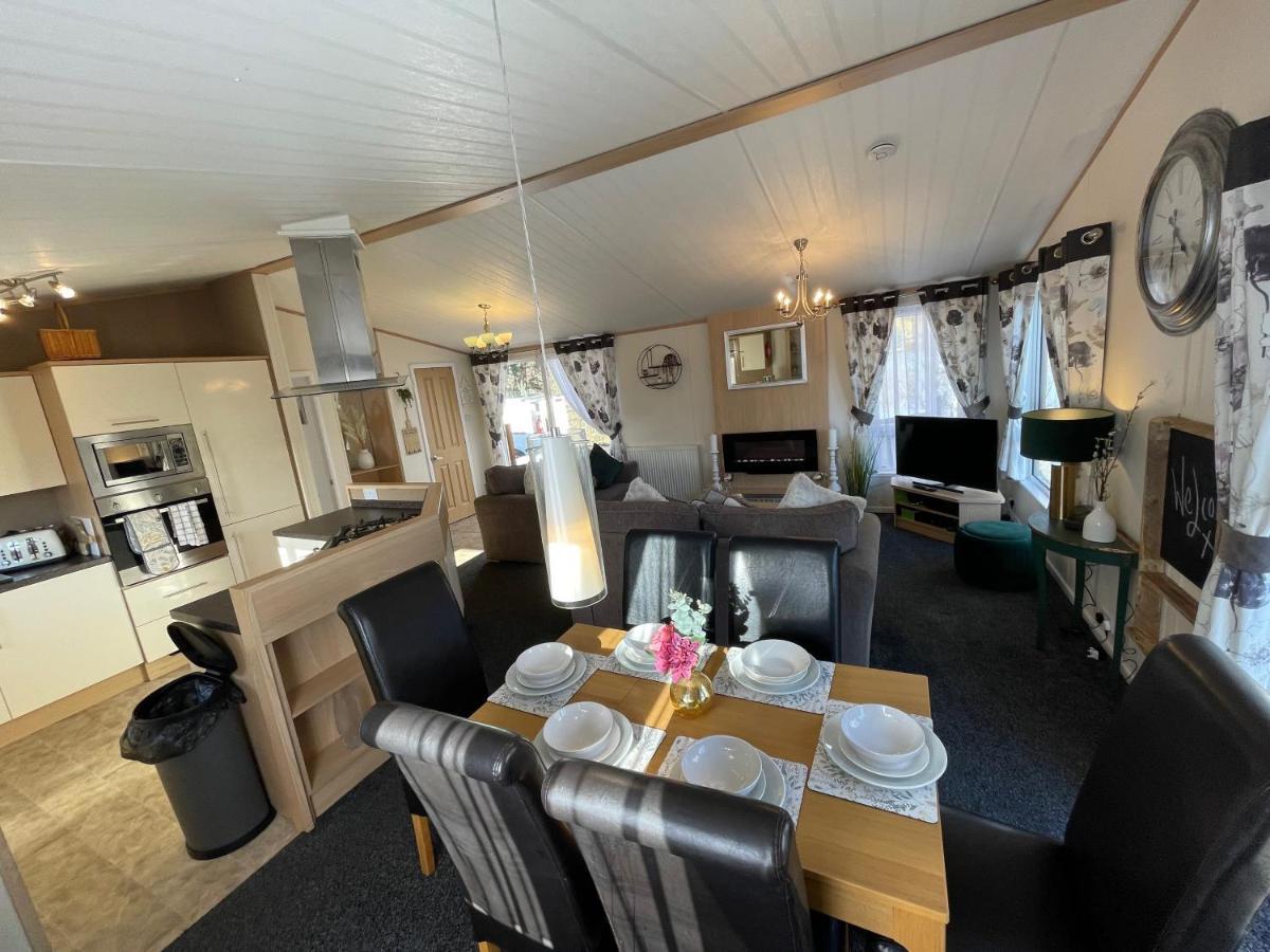 Rudd Lake Luxury Lakeside Lodge With Fishing & Hot Tub@Tattershall Exteriér fotografie