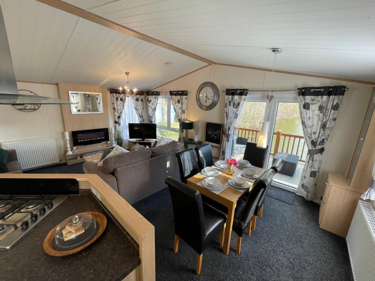 Rudd Lake Luxury Lakeside Lodge With Fishing & Hot Tub@Tattershall Exteriér fotografie