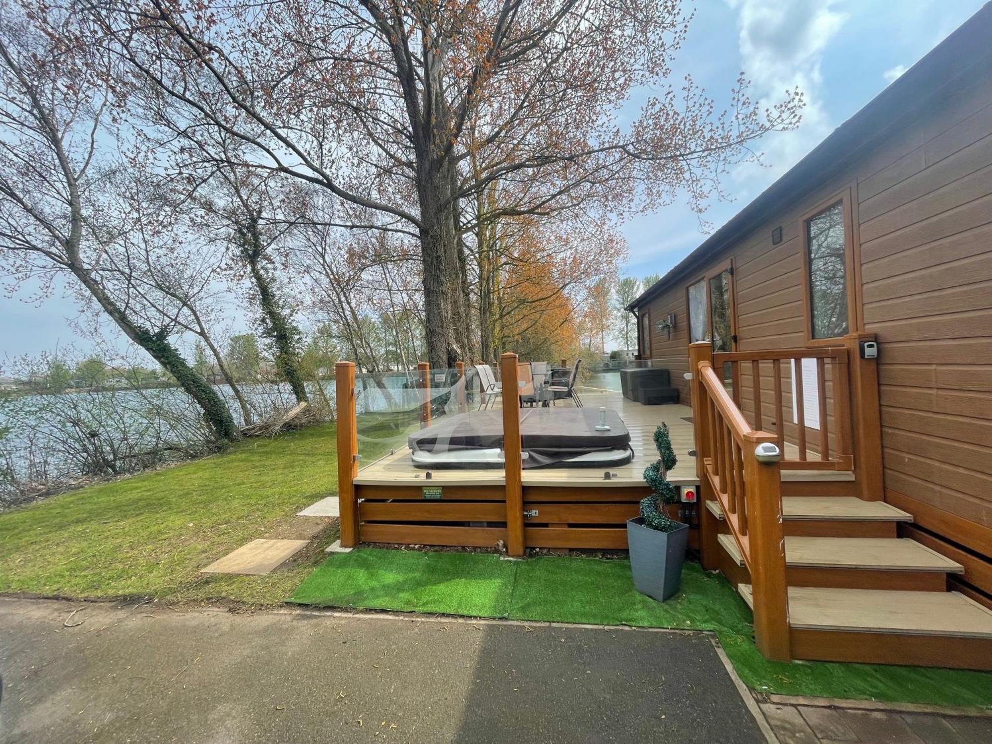 Rudd Lake Luxury Lakeside Lodge With Fishing & Hot Tub@Tattershall Exteriér fotografie