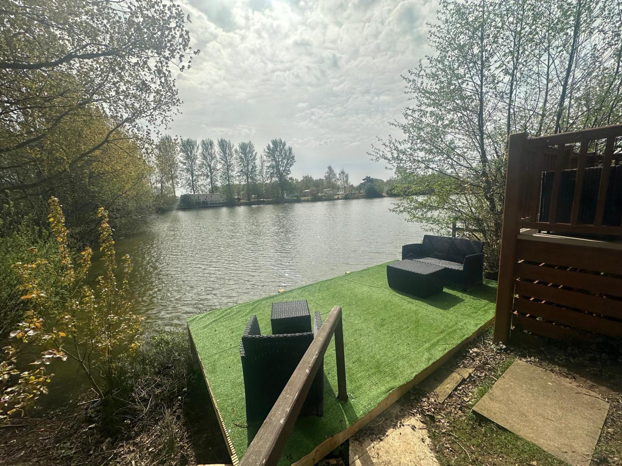 Rudd Lake Luxury Lakeside Lodge With Fishing & Hot Tub@Tattershall Exteriér fotografie